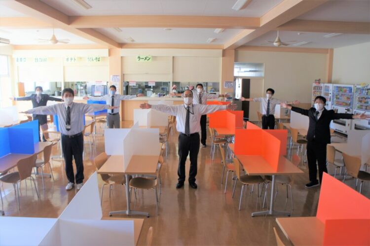 学食もソーシャルディスタンス！