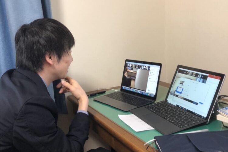 リモート授業やWeb面談を行っています。