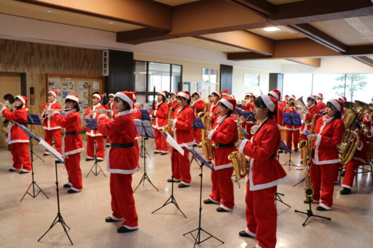 吹奏楽部クリスマスミニコンサート他